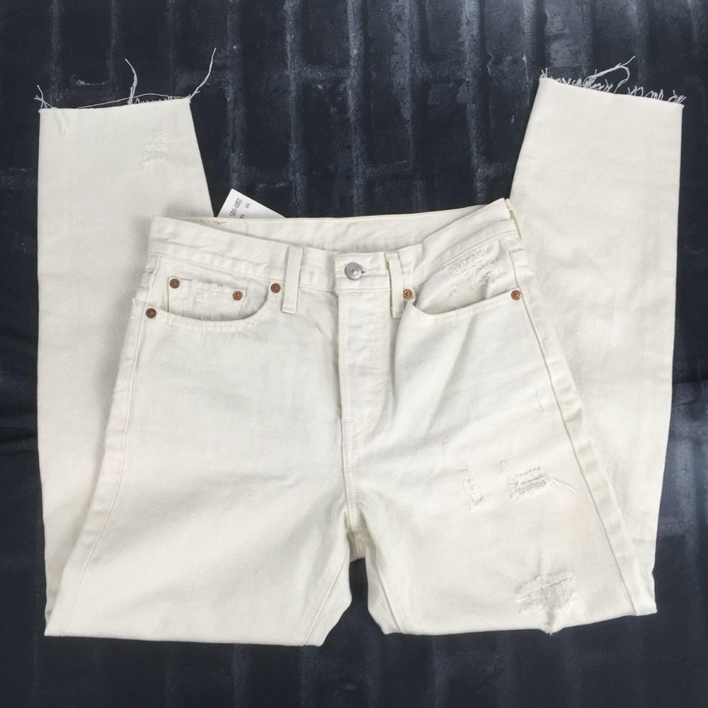 Levis Distressed Crop/Ankle Jeans 27 (run small)